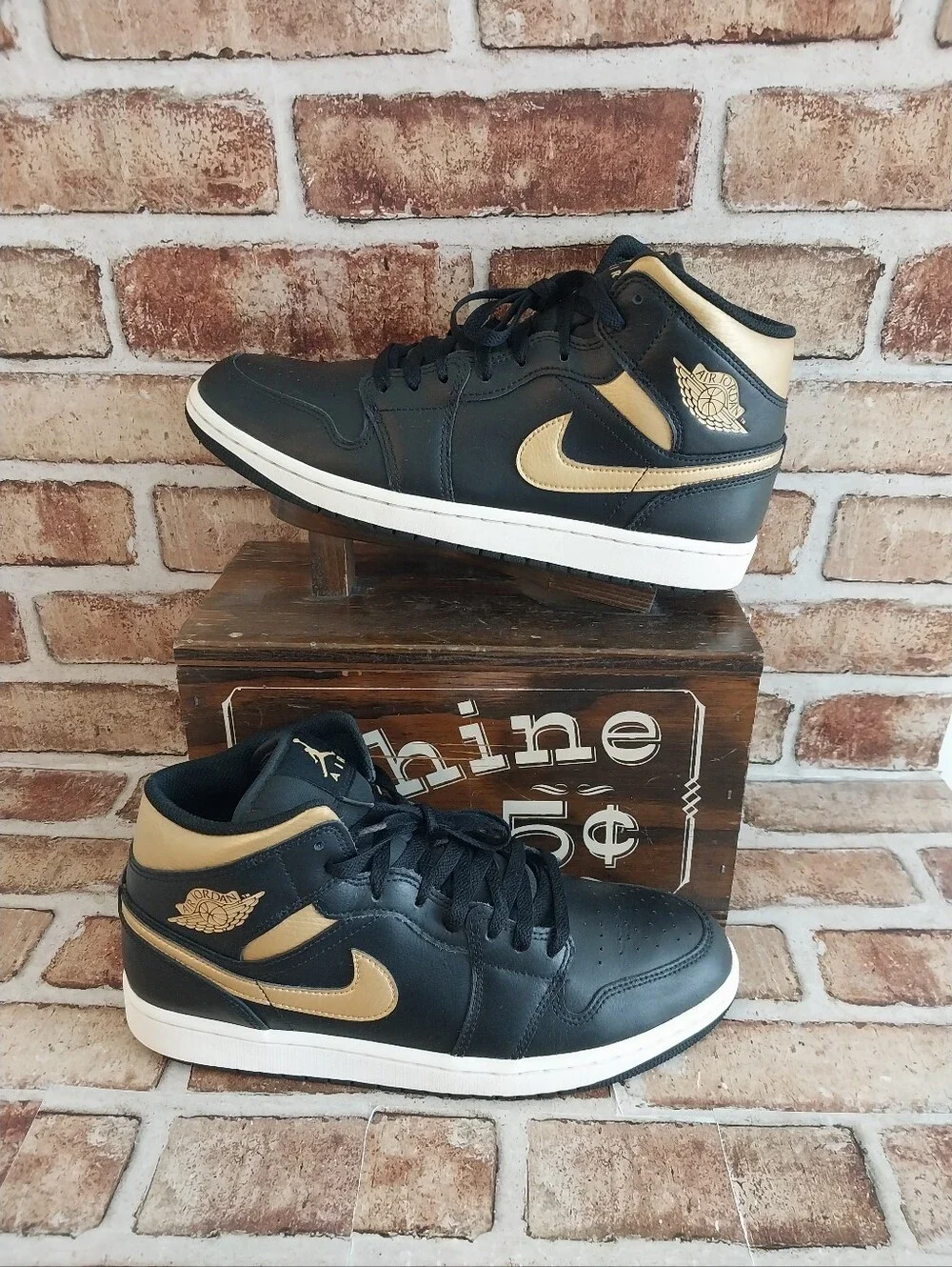 Pre-owned 2024 Jordan 1 Mid